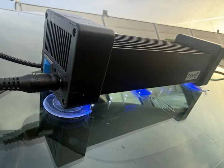 Gyanta kikeményítése UV-lámpával